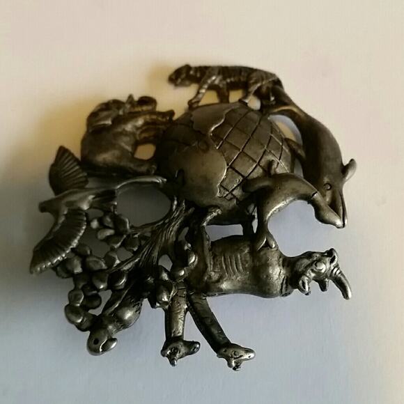 PureUnique Pewter Animal Brooch. 0 - Picture 2 of 4